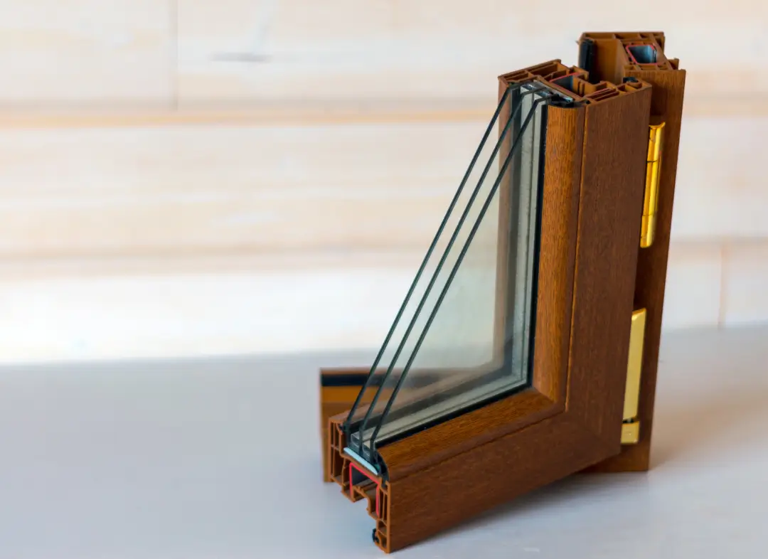 Installation de fenêtre en bois sur mesure Cuers